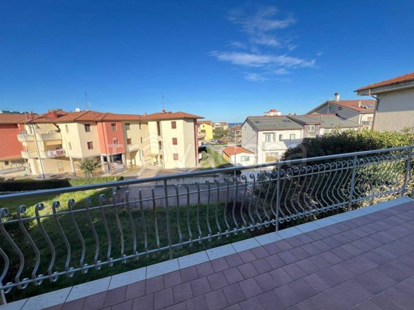 appartamento in vendita a Mondolfo in zona Marotta