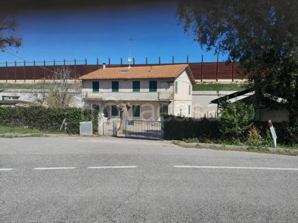 casa indipendente in vendita a Mondolfo in zona Marotta