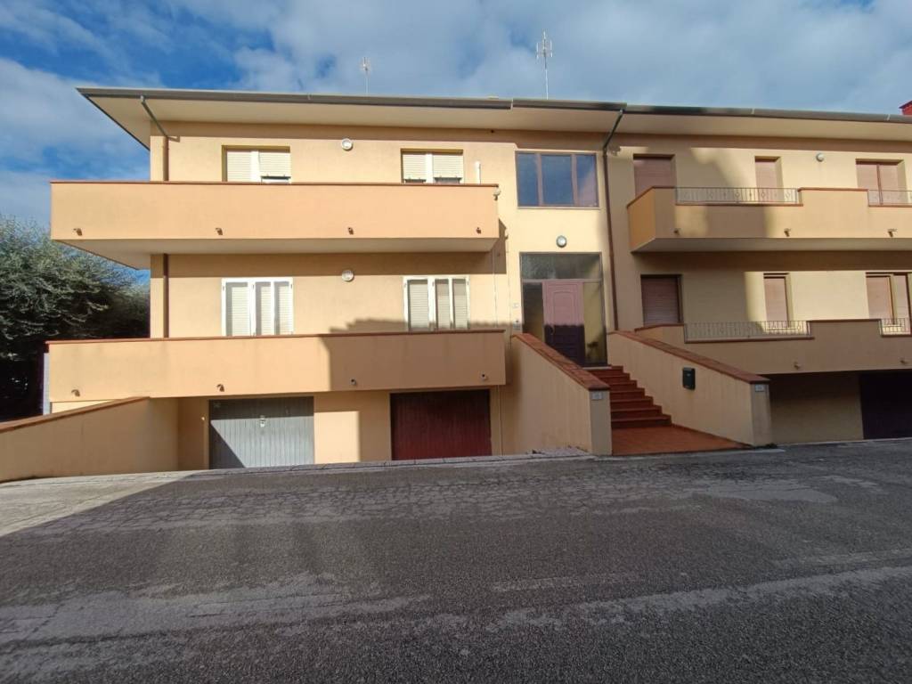 appartamento in vendita a Mondolfo in zona Marotta