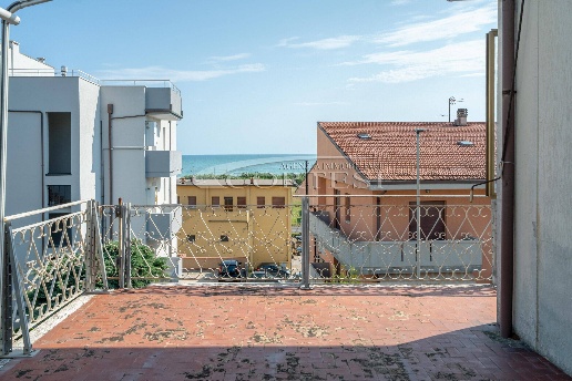 appartamento in vendita a Mondolfo in zona Marotta