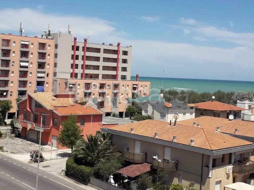 appartamento in vendita a Mondolfo in zona Marotta
