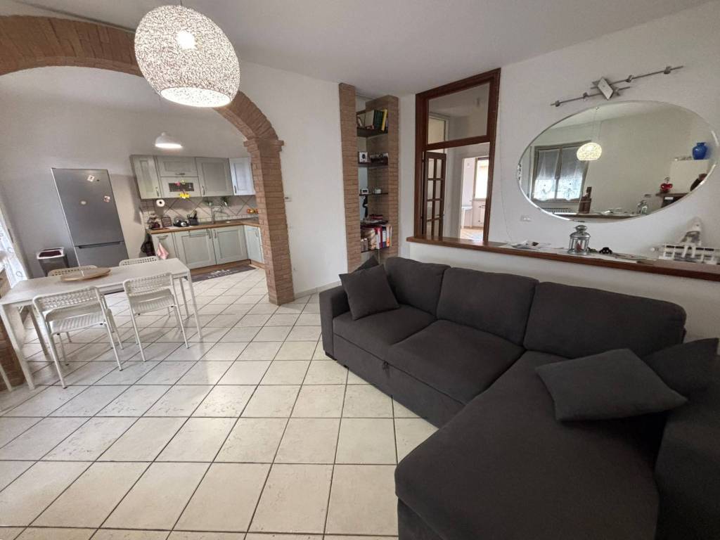 appartamento in vendita a Mondolfo in zona Marotta