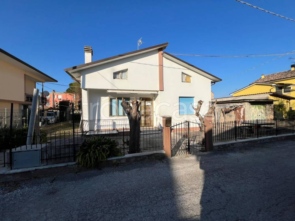 casa indipendente in vendita a Mondolfo