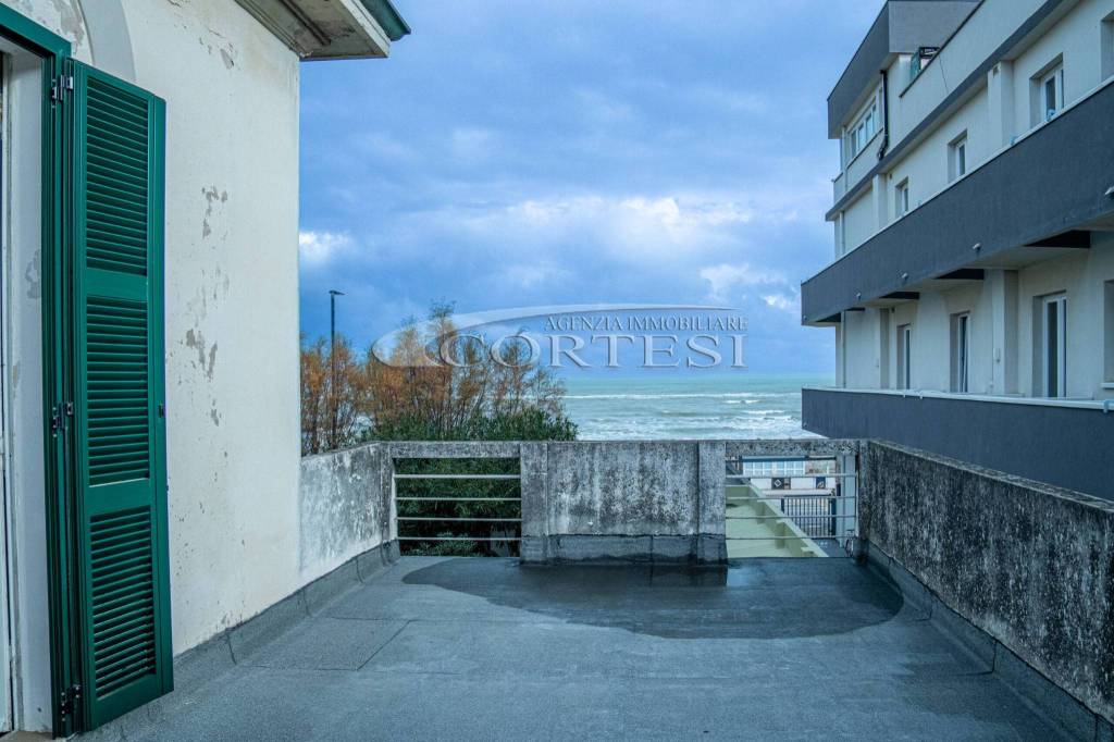 casa indipendente in vendita a Mondolfo in zona Marotta