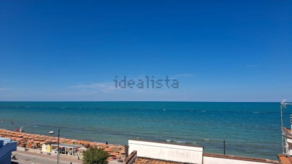 appartamento in vendita a Mondolfo in zona Marotta