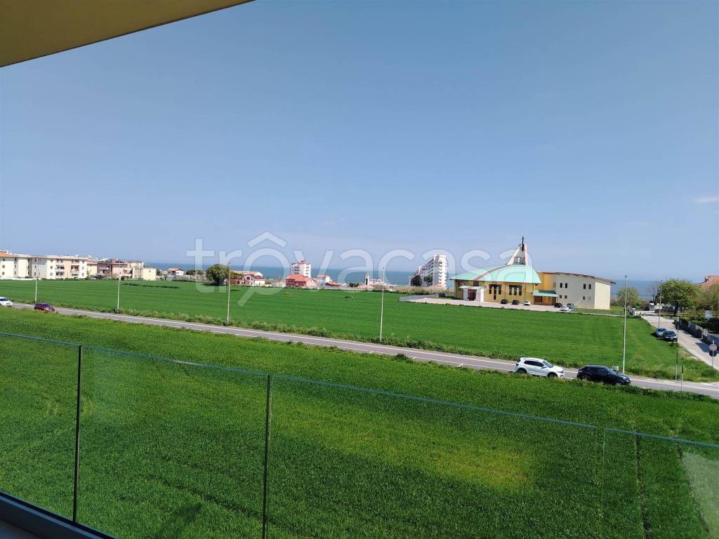 appartamento in vendita a Mondolfo in zona Marotta