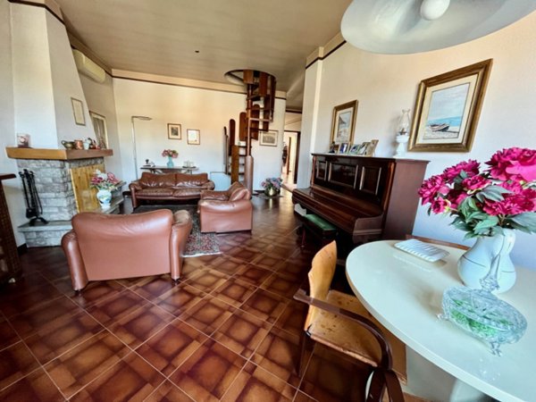 casa indipendente in vendita a Mondolfo in zona Marotta