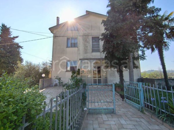 casa indipendente in vendita a Mondolfo