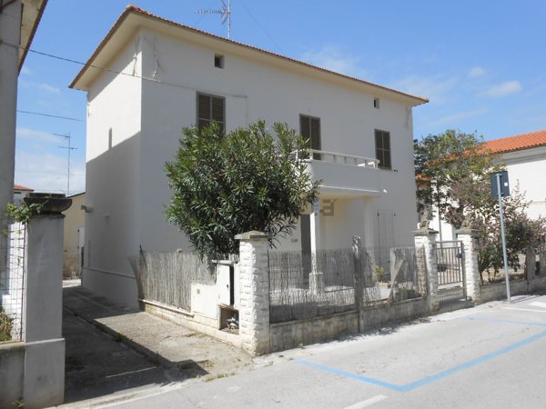 casa indipendente in vendita a Mondolfo in zona Marotta