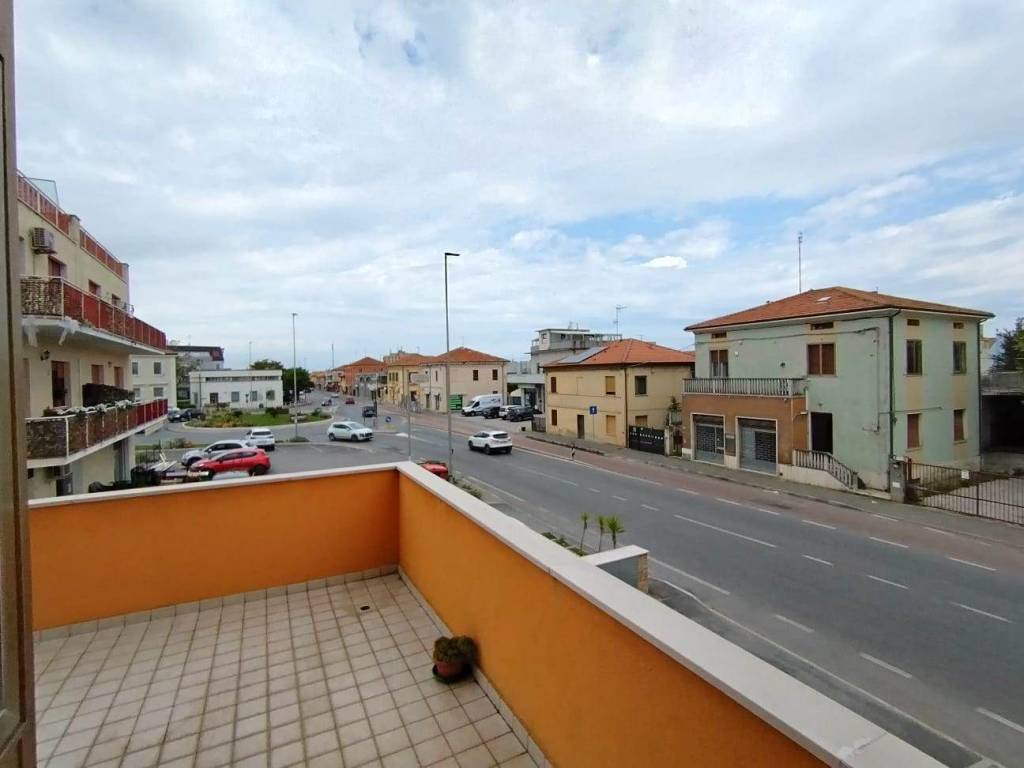 appartamento in vendita a Mondolfo in zona Marotta