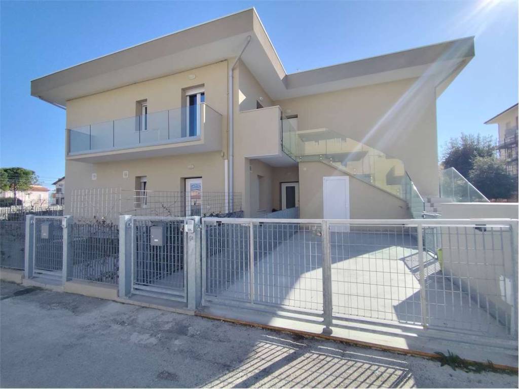 appartamento in vendita a Mondolfo in zona Marotta