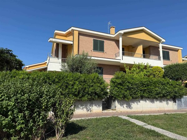 appartamento in vendita a Mondolfo in zona Marotta