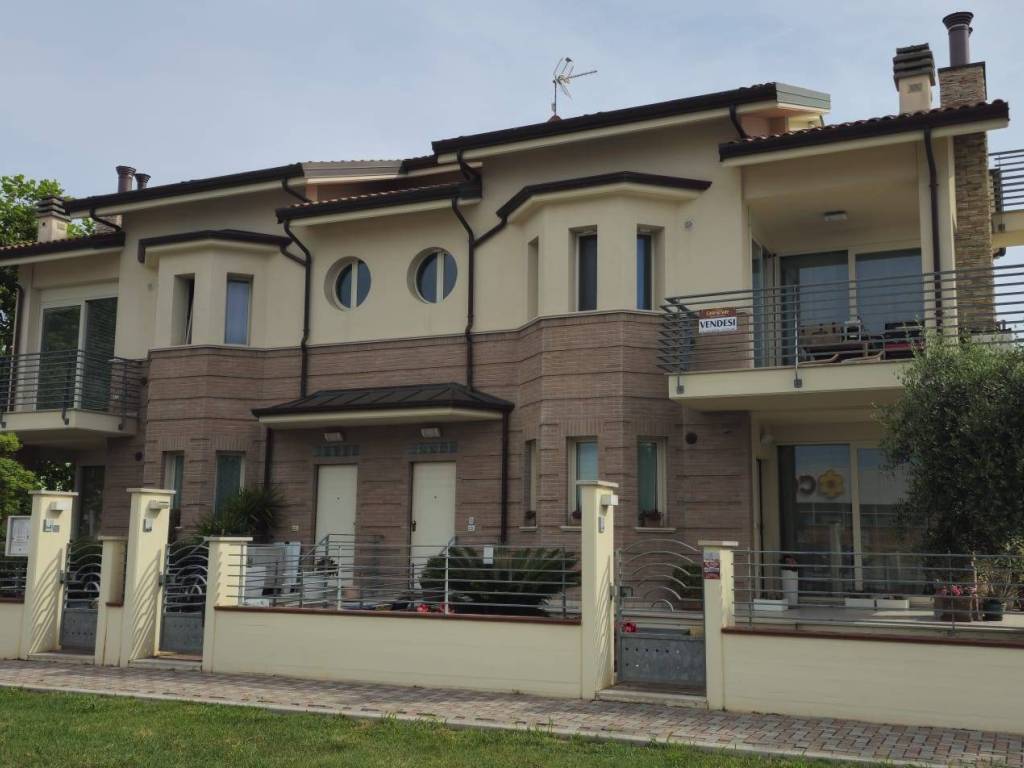 appartamento in vendita a Mondolfo in zona Marotta