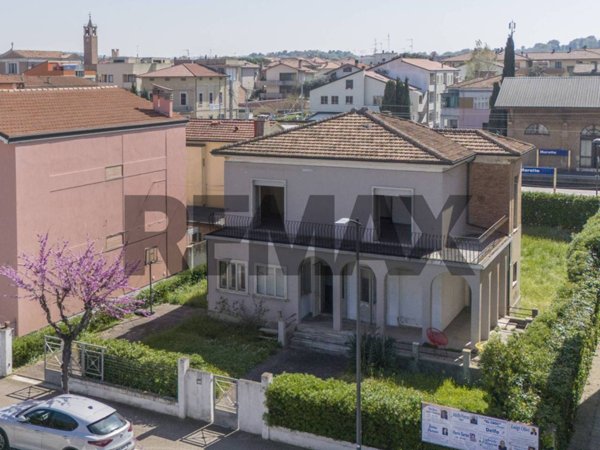 casa indipendente in vendita a Mondolfo in zona Marotta