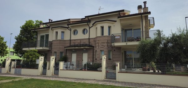 appartamento in vendita a Mondolfo in zona Marotta