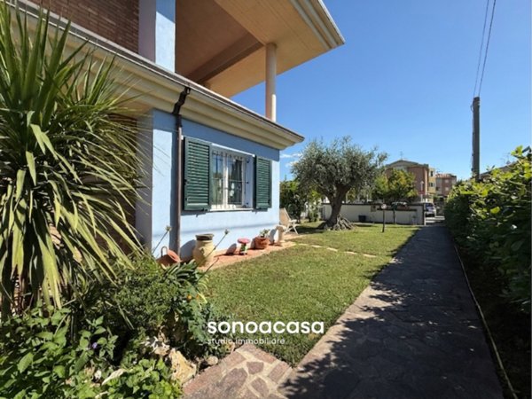 casa indipendente in vendita a Mondolfo in zona Marotta