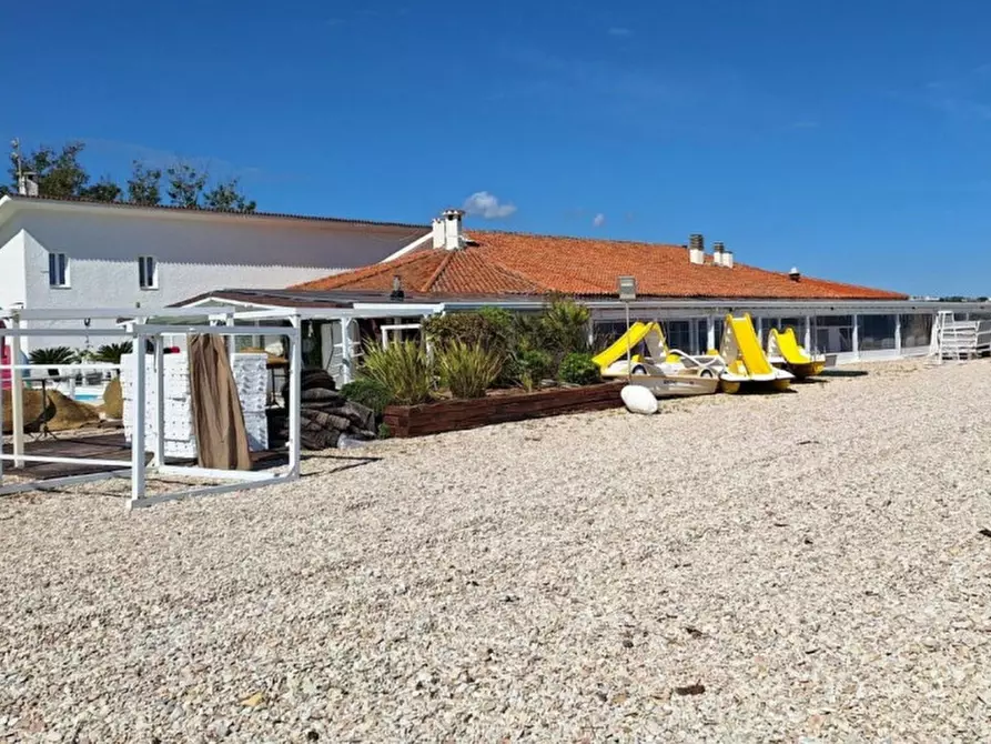 intera palazzina in vendita a Mondolfo in zona Marotta