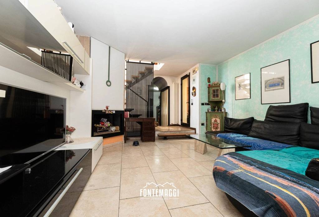 casa indipendente in vendita a Mondolfo in zona Marotta