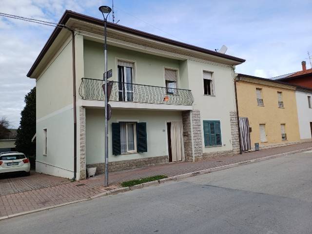 casa indipendente in vendita a Montecalvo in Foglia in zona Ca' Gallo