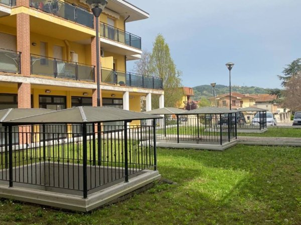 negozio in vendita a Montecalvo in Foglia