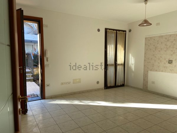 appartamento in vendita a Montecalvo in Foglia in zona Borgo Massano