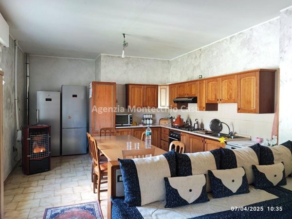 casa indipendente in vendita a Montecalvo in Foglia in zona Borgo Massano