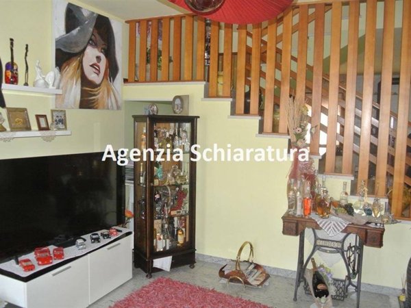 intera palazzina in vendita a Montecalvo in Foglia in zona Borgo Massano