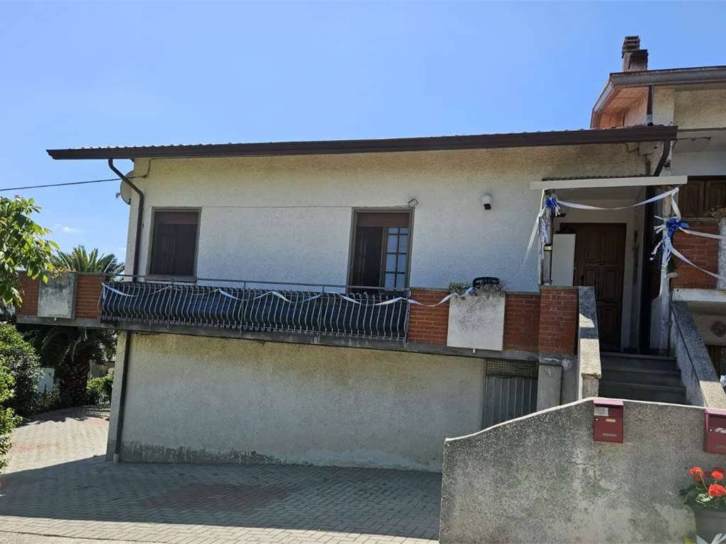 appartamento in vendita a Montecalvo in Foglia
