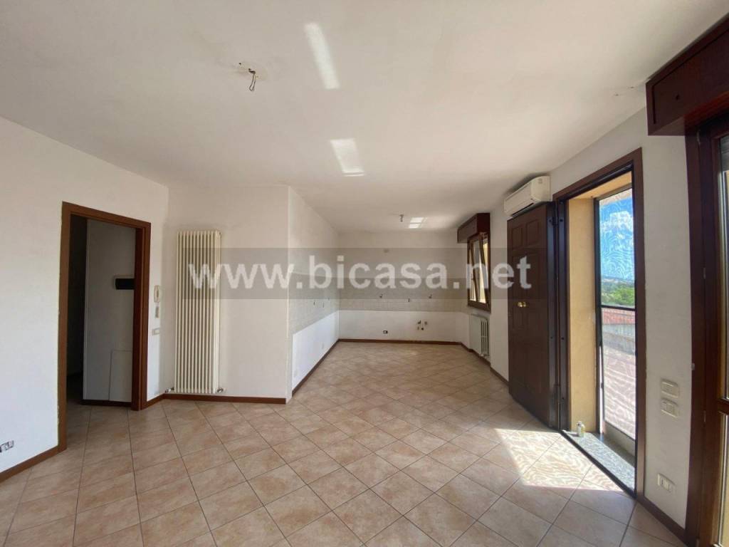 appartamento in vendita a Montecalvo in Foglia