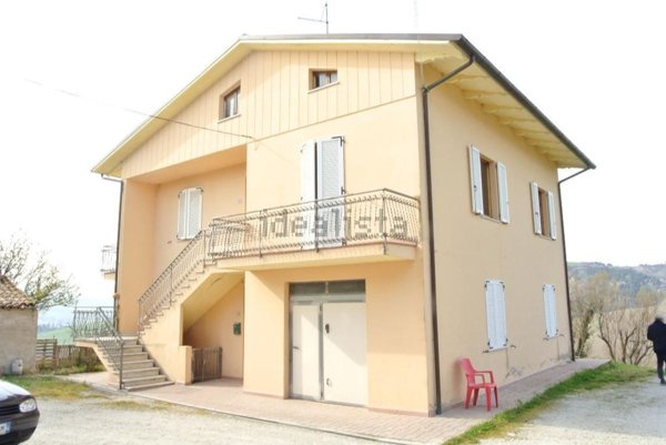 casa indipendente in vendita a Montecalvo in Foglia in zona Borgo Massano