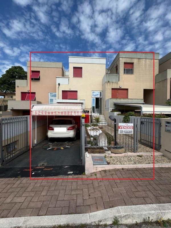 intera palazzina in vendita a Montecalvo in Foglia in zona Borgo Massano
