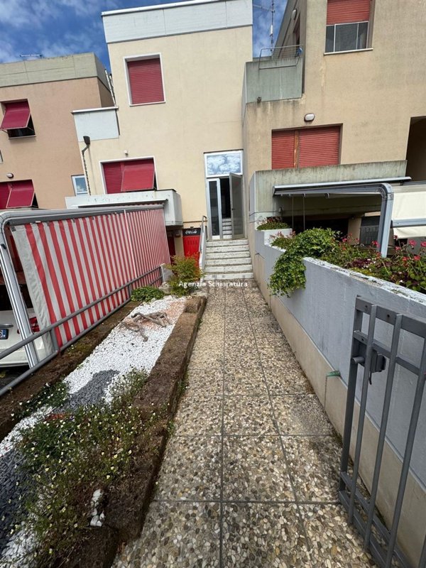 intera palazzina in vendita a Montecalvo in Foglia in zona Borgo Massano