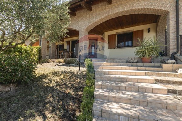 casa indipendente in vendita a Montecalvo in Foglia in zona Borgo Massano