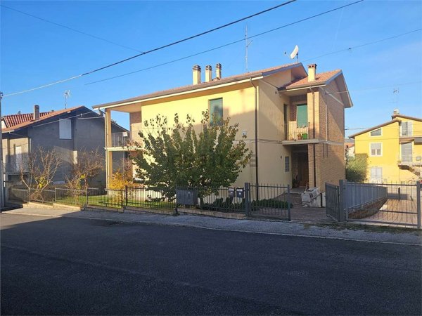 appartamento in vendita a Montecalvo in Foglia in zona Ca' Gallo