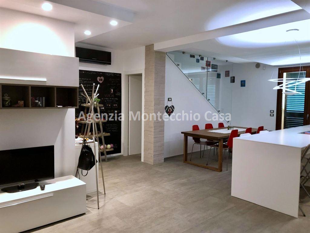 casa indipendente in vendita a Montecalvo in Foglia in zona Ca' Gallo