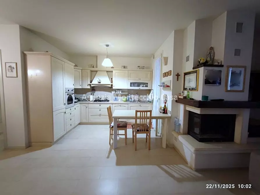 casa indipendente in vendita a Montecalvo in Foglia in zona Borgo Massano