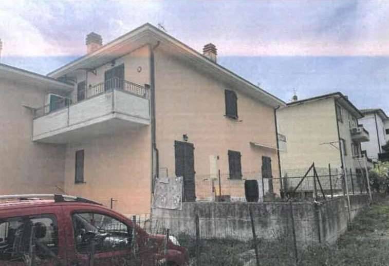 appartamento in vendita a Montecalvo in Foglia in zona Ca' Gallo