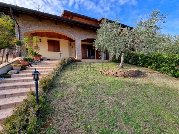 casa indipendente in vendita a Montecalvo in Foglia