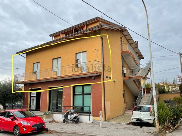 appartamento in vendita a Montecalvo in Foglia in zona Ca' Gallo