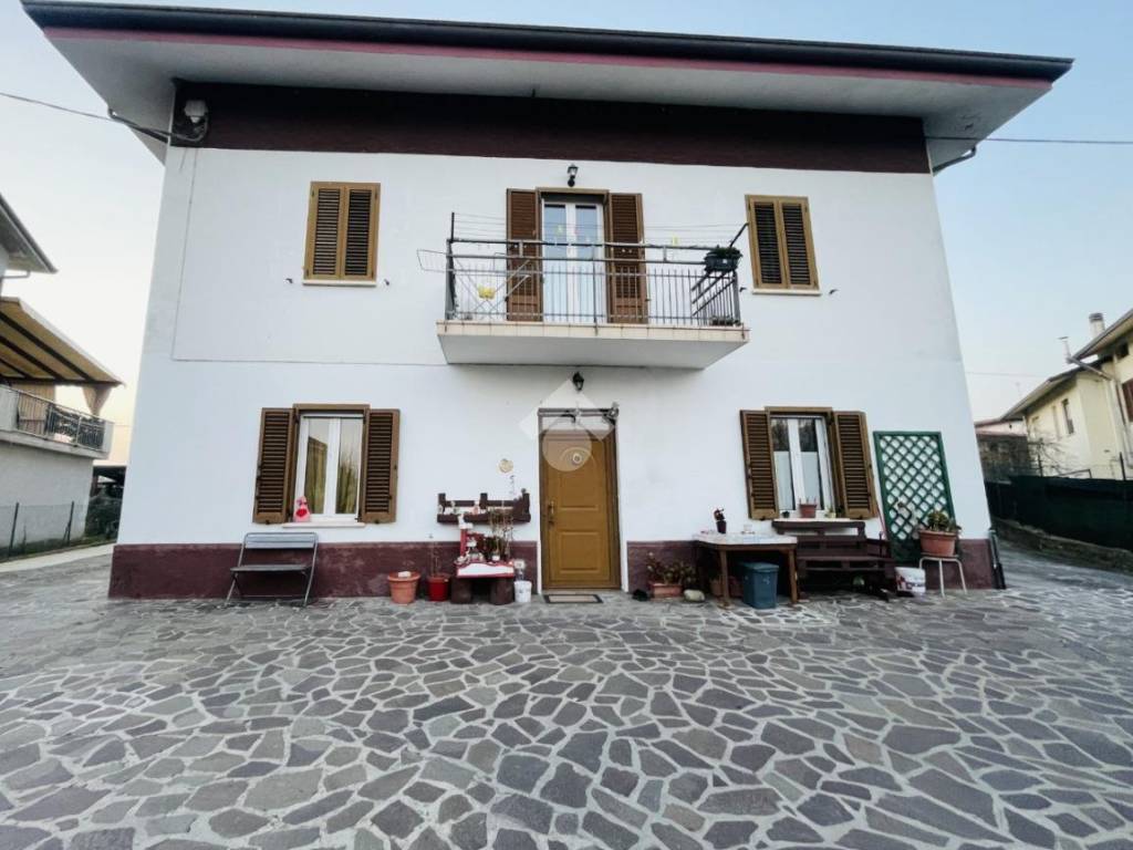 appartamento in vendita a Montecalvo in Foglia in zona Ca' Gallo