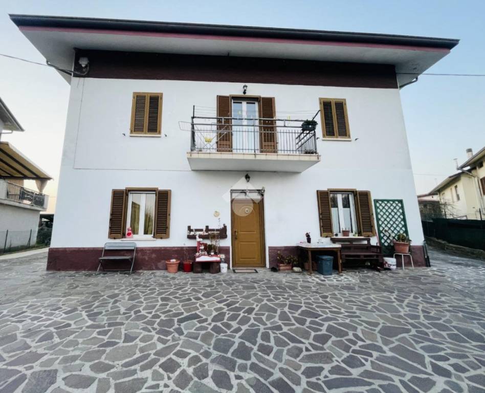 appartamento in vendita a Montecalvo in Foglia in zona Ca' Gallo