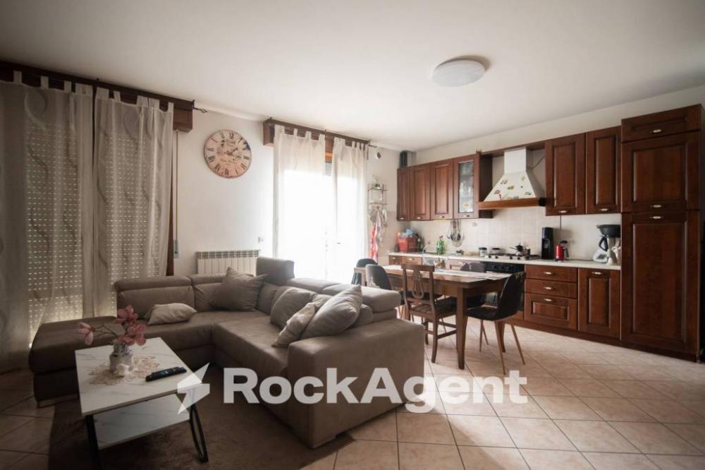 appartamento in vendita a Montecalvo in Foglia in zona Borgo Massano