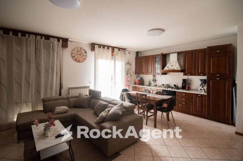 appartamento in vendita a Montecalvo in Foglia in zona Borgo Massano