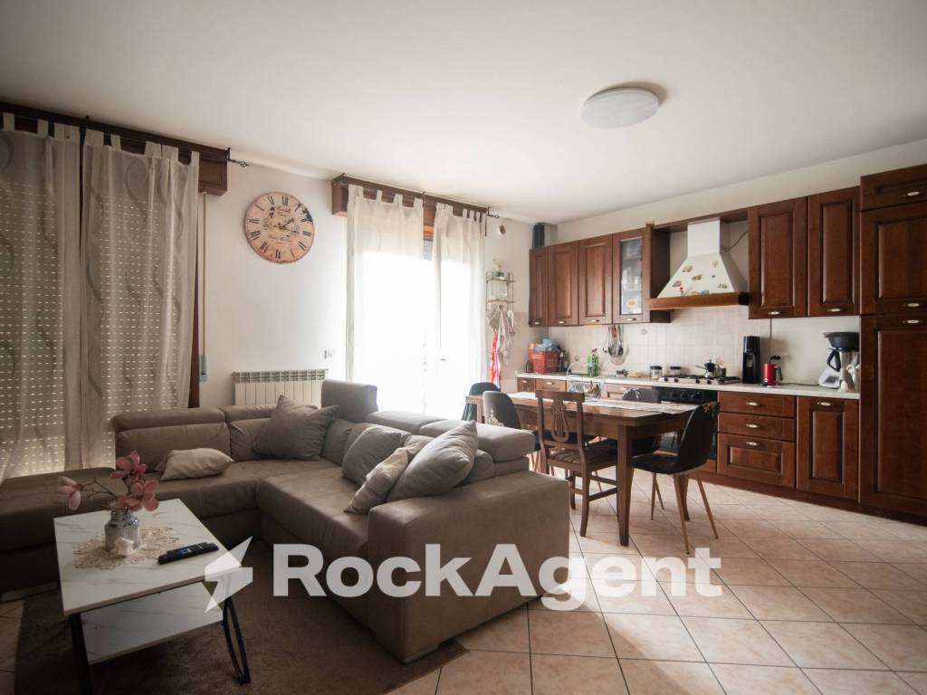 appartamento in vendita a Montecalvo in Foglia in zona Borgo Massano