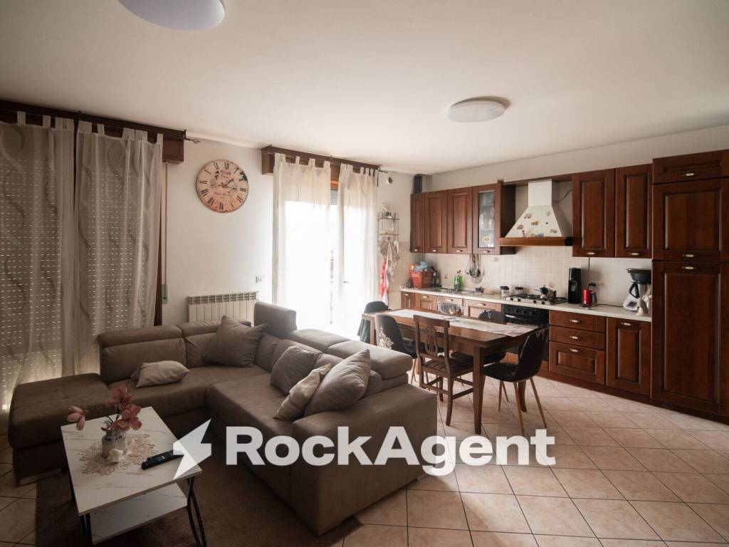 appartamento in vendita a Montecalvo in Foglia in zona Borgo Massano