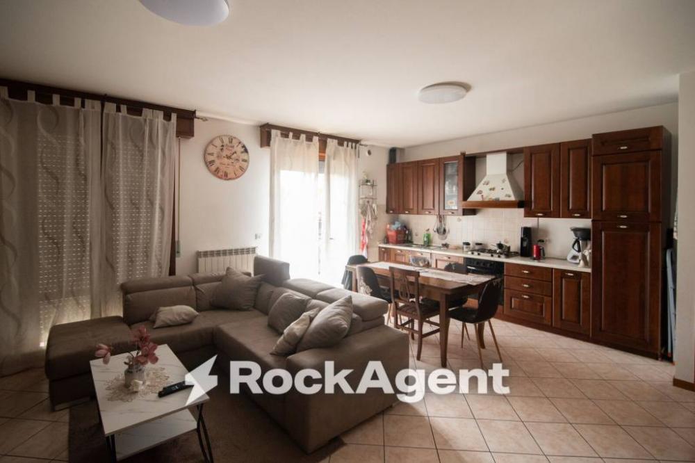appartamento in vendita a Montecalvo in Foglia in zona Borgo Massano