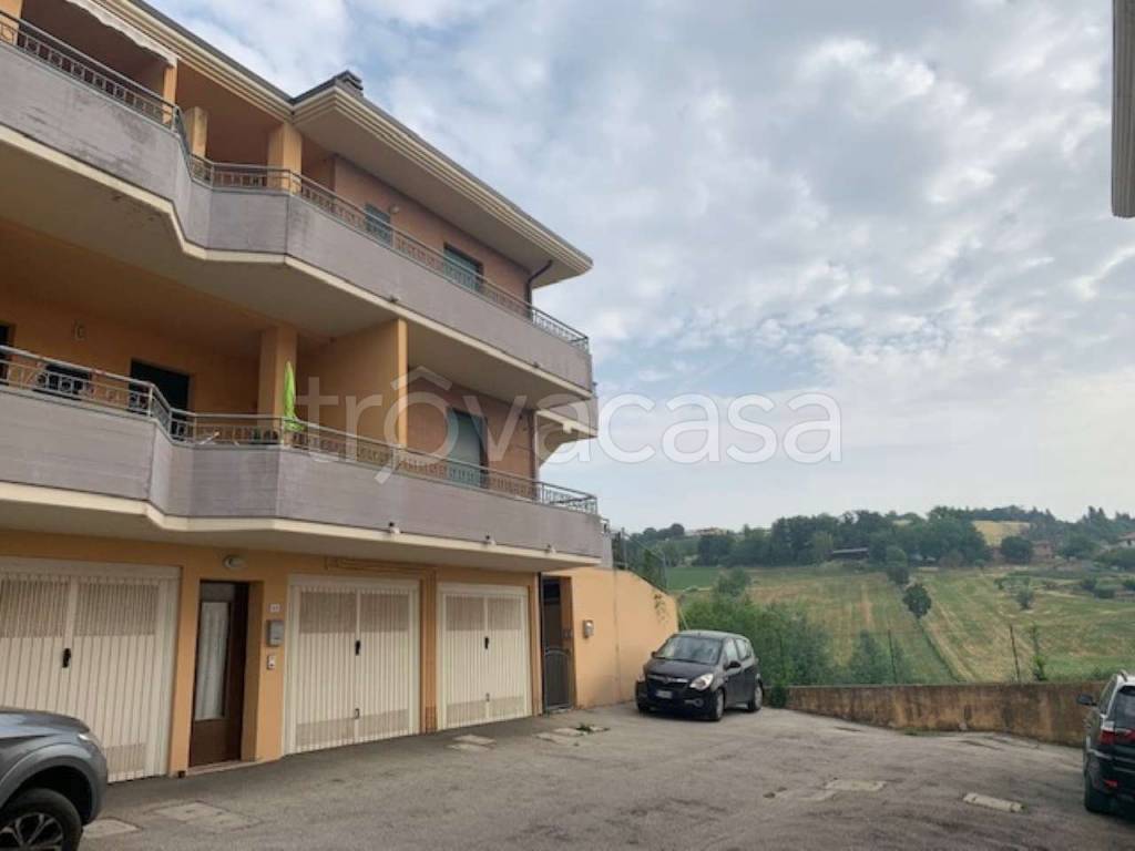 appartamento in vendita a Montecalvo in Foglia