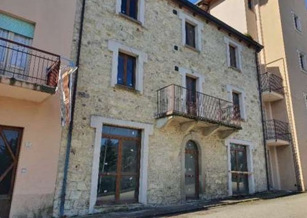 negozio in vendita a Monte Cerignone