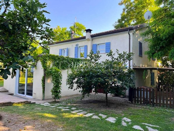 casa indipendente in vendita a Montefelcino