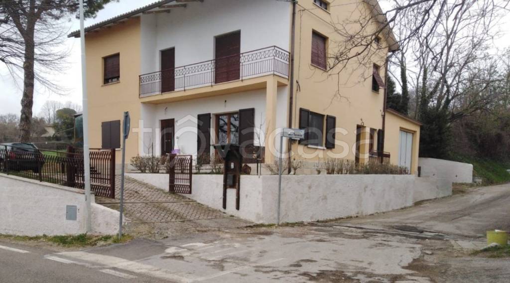 casa indipendente in vendita a Montefelcino in zona Ville